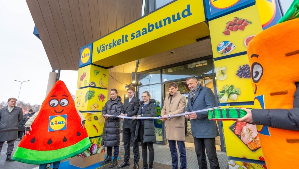 Rahvas kogunes Võru Lidli avamisele pool tundi enne ametlikku aega